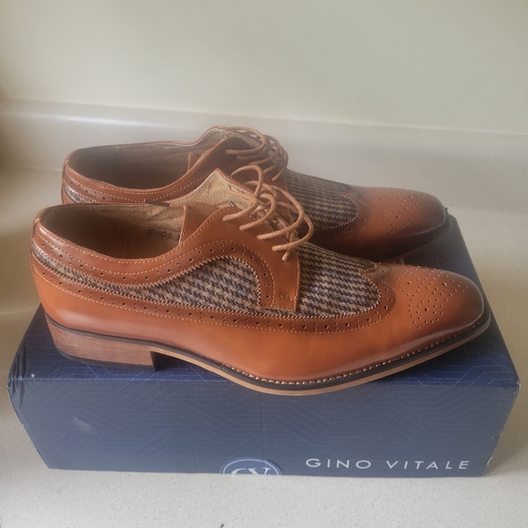 Shoe - Picture 2 of 3